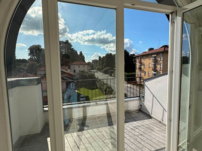 Appartamento trilocale in vendita in Via Tevere, Villa Guardia