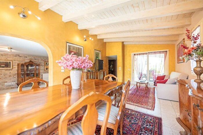 Casa con 8 locali in vendita in Via Paganini Vigonza, Vigonza