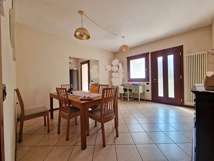 Casa con 8 locali in affitto in Bassano Del Grappa