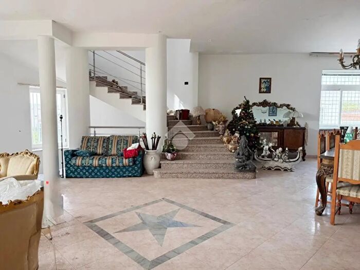 Appartamento con 15 locali in vendita in Via Caduti sul Lavoro, Sant'Anastasia