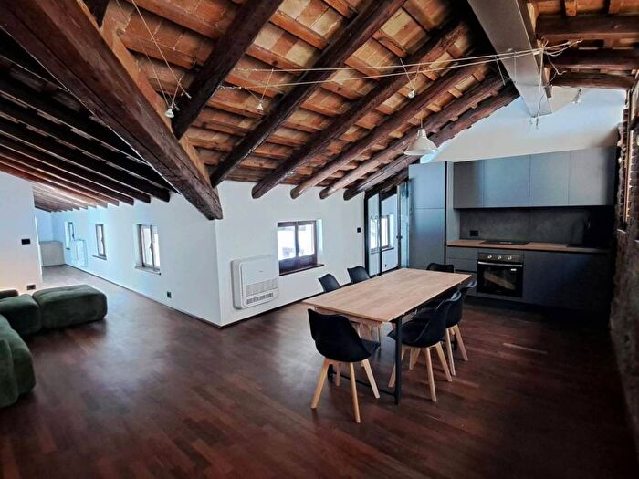 Appartamento trilocale in affitto in Piazza Brà, Centro Storico, Verona