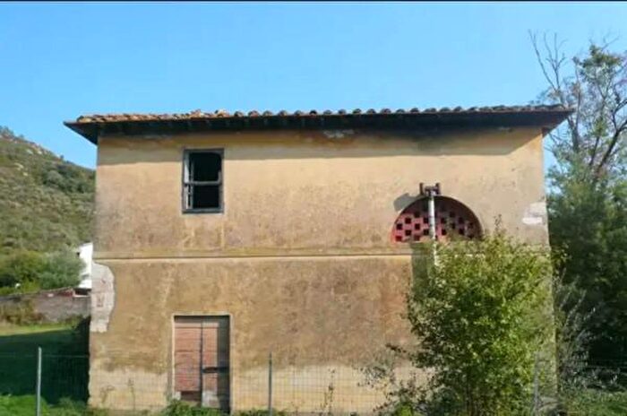 Casa con 6 locali in vendita in Via Provinciale Lungomonte Pisano, Calci