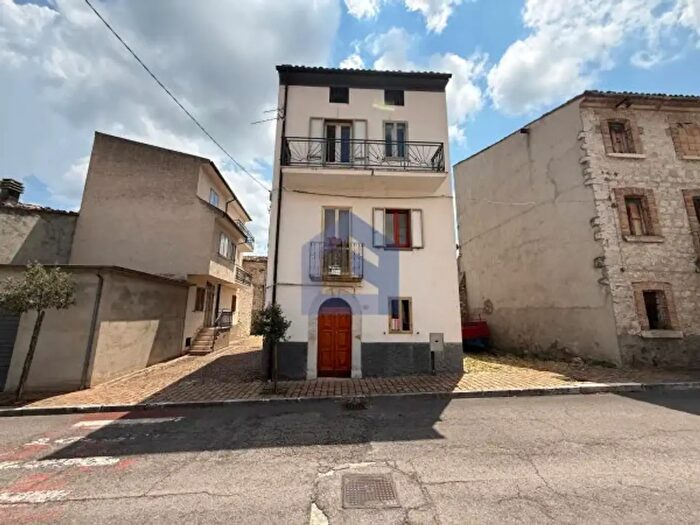 Casa con 6 locali in vendita in Via Europa, Colledimacine