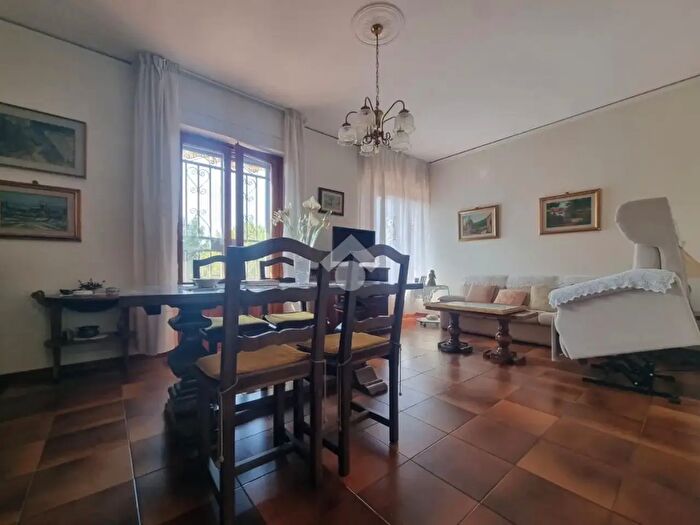 Appartamento con 5 locali in affitto in Via delle Montalve, Firenze