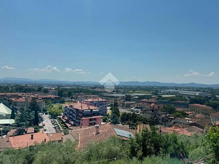 Casa con 5 locali in vendita in Via delle Cave, Prato