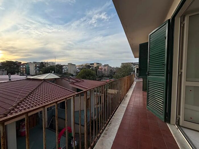 Appartamento trilocale in vendita in Corso Secondigliano, Napoli