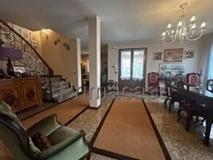 Casa con 9 locali in vendita in Via Cavin Caselle, Santa Maria Di Sala
