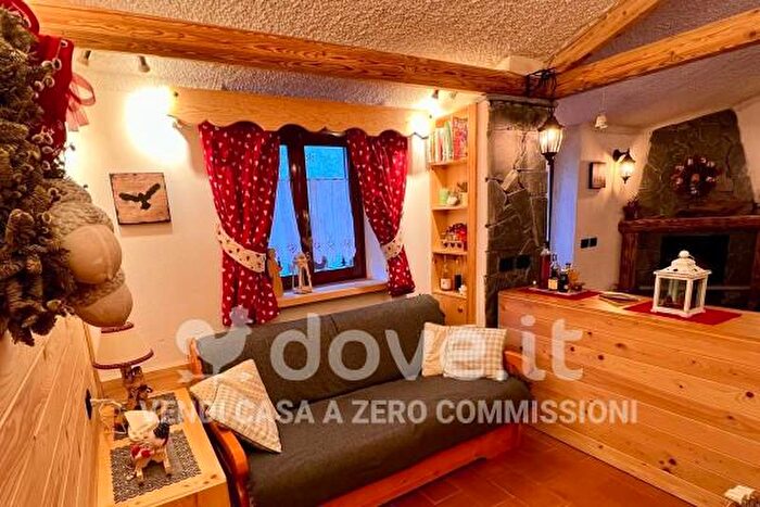 Casa trilocale in vendita in Via Cesare Battisti, Carona