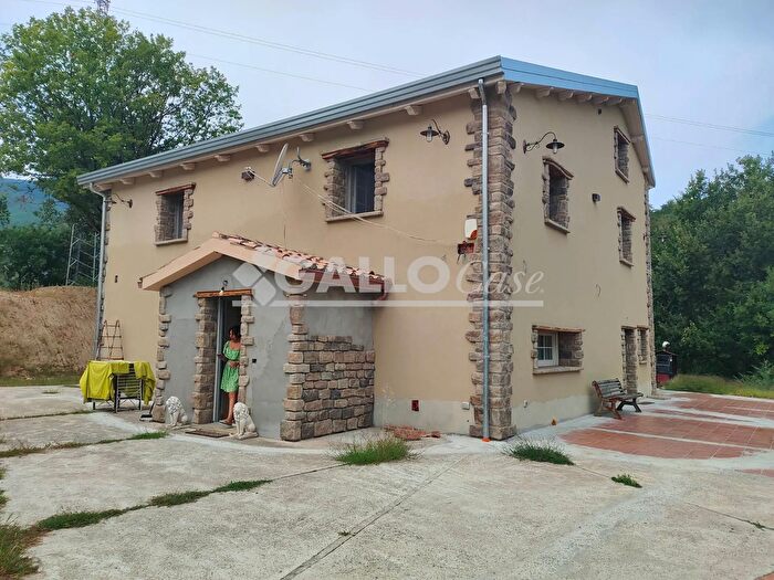 Casa con 7 locali in vendita in San Vincenzo La Costa