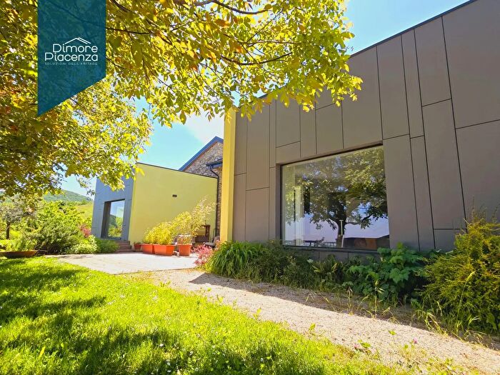 Casa con 6 locali in vendita in Località Malvisi, Morfasso