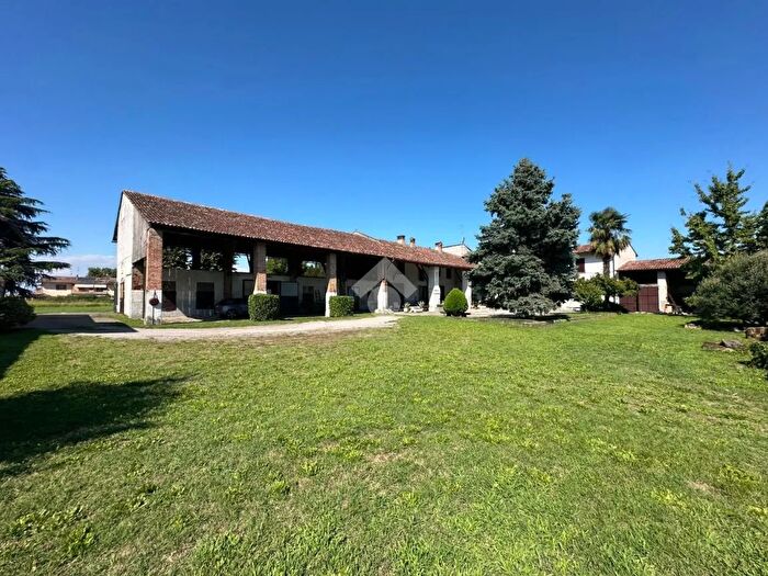 Casa con 12 locali in vendita in Cascina Merlina, Agnadello