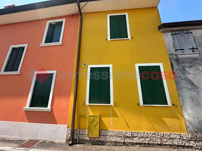 Casa con 6 locali in vendita in Via G Matteotti, Legnago