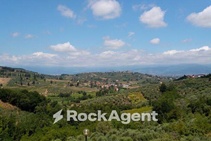 Casa con 6 locali in vendita in Via del Fontanaccio, Carmignano