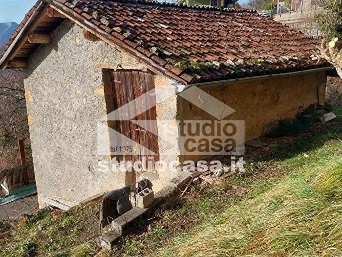 Casa in vendita in Via Risorgimento, Dossena