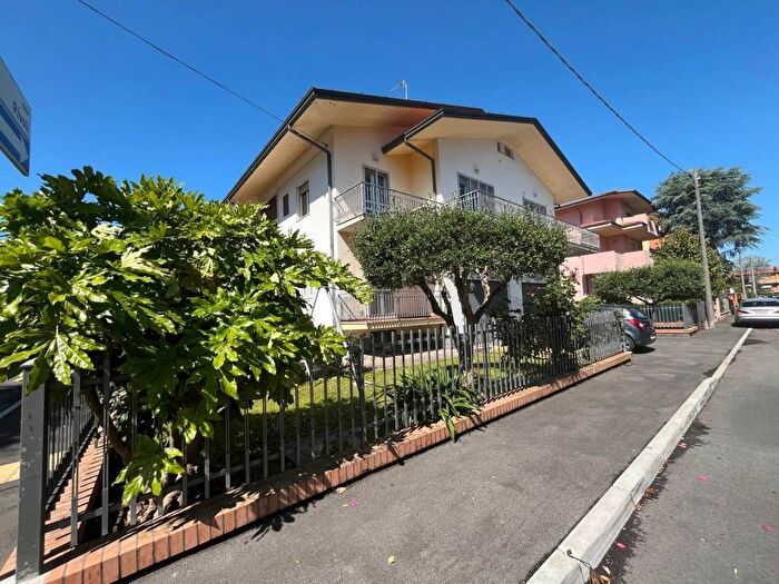 Casa con 6 locali in affitto in Viale Rivoli, Marano Spontricciolo, Riccione