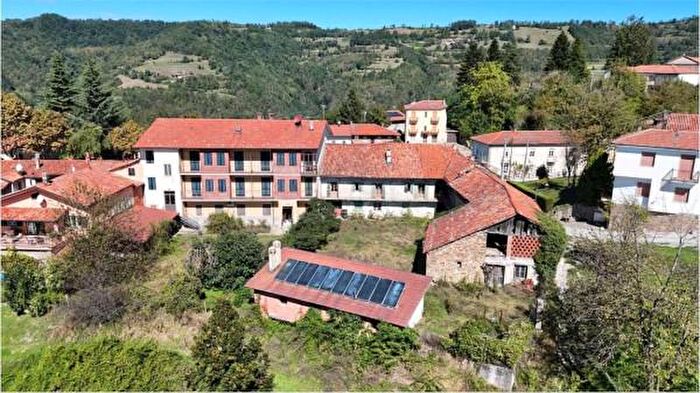 Casa con 6 locali in vendita in Via Coste, Paroldo