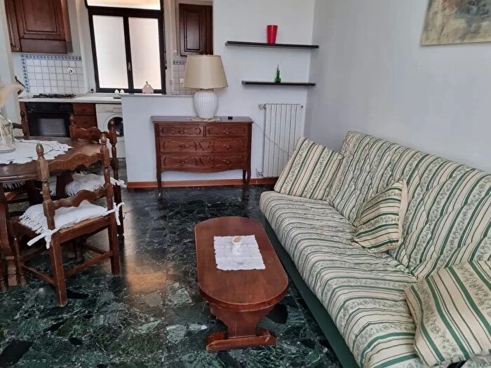 Appartamento trilocale in affitto in Borgo Ognissanti, Firenze