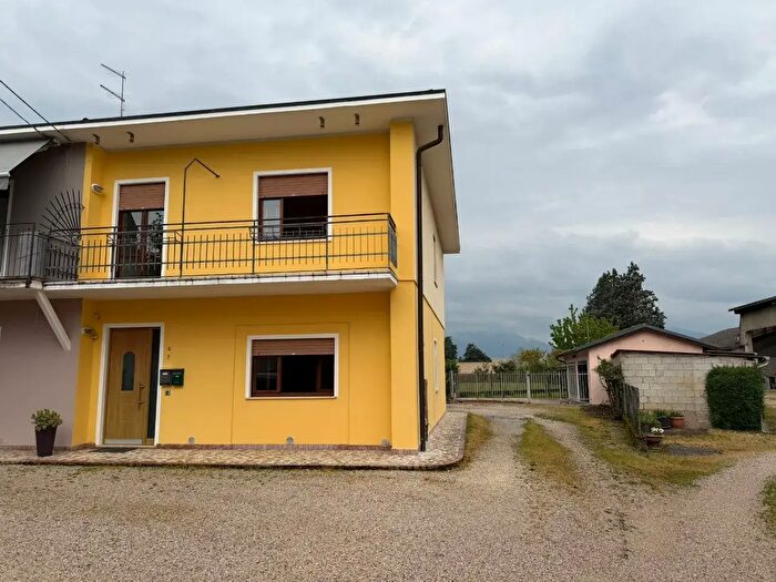 Casa con 5 locali in vendita in Isola Vicentina