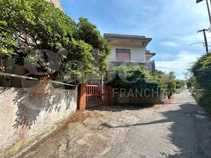 Appartamento quadrilocale in vendita in Contrada Traina Massa San Giorgio Snc, Messina