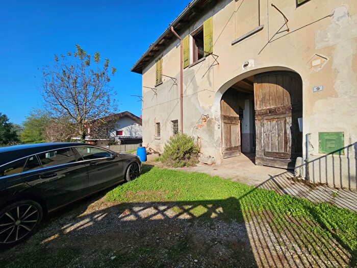 Casa con 10 locali in vendita in Via Montebello, Cermenate