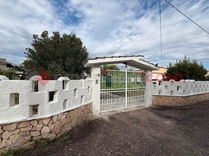 Appartamento trilocale in vendita in Via Pertusillo, Leporano