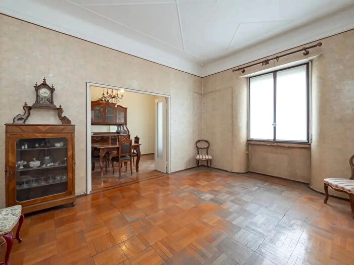 Appartamento quadrilocale in vendita in Via Paolo Diacono, Milano