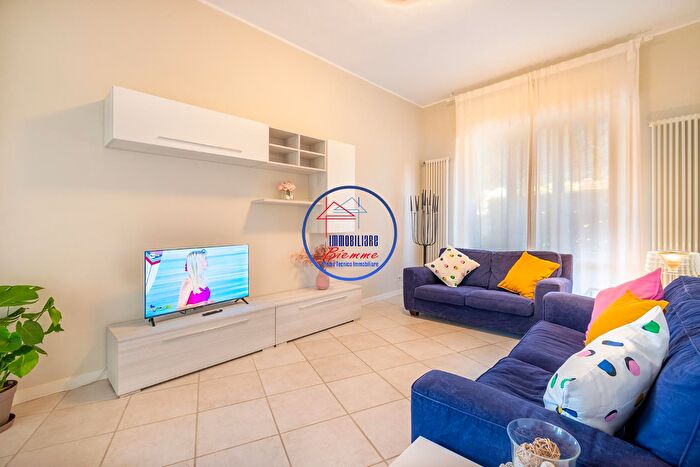 Casa con 7 locali in affitto in Viareggio