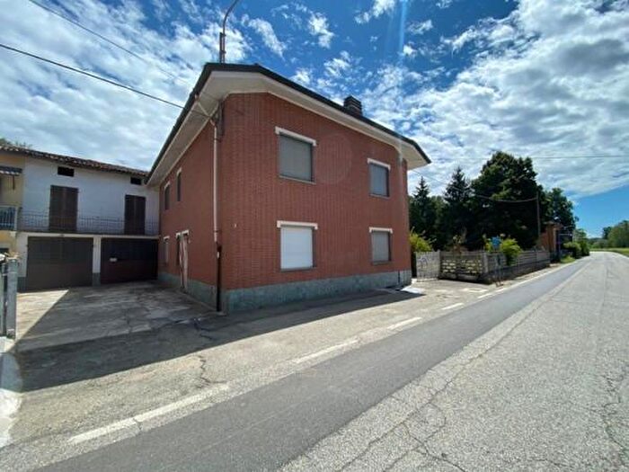 Casa con 6 locali in vendita in Frazione Accorneri Valle, Viarigi