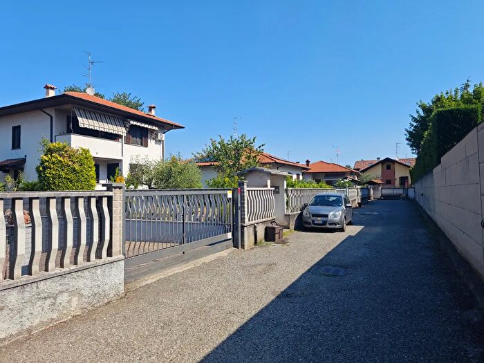 Appartamento trilocale in vendita in Via Matteotti, Lonate Pozzolo