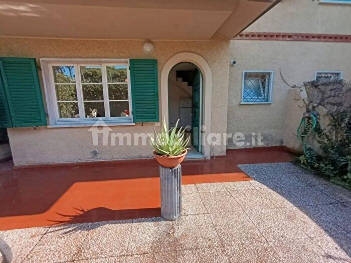 Casa trilocale in vendita in Massa