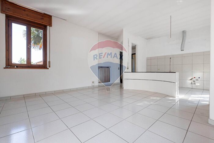 Casa con 5 locali in vendita in Via Montello, Busto Arsizio