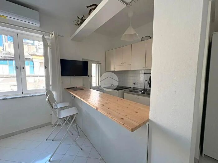 Appartamento monolocale in affitto in Via Portamedina, Napoli