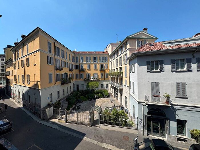 Appartamento trilocale in affitto in Via Gian Giacomo Mora, Carrobbio, Milano