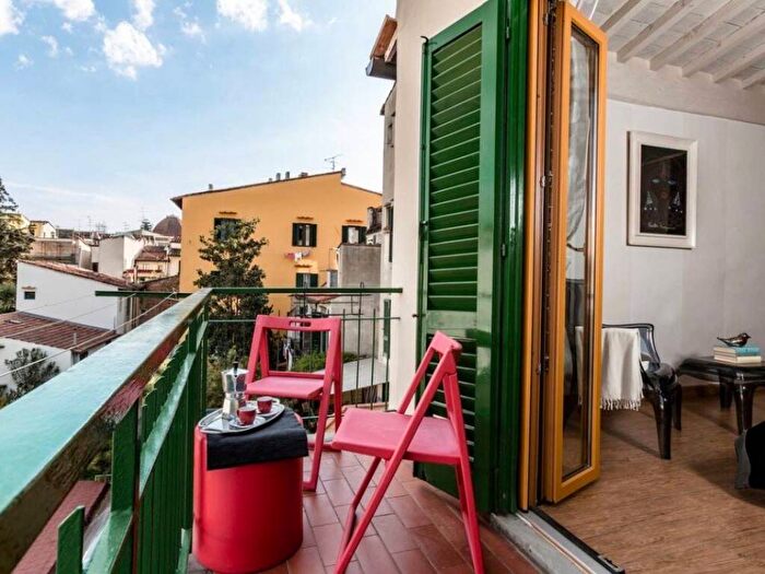 Appartamento con 5 locali in affitto in Via San Zanobi, San Marco SS Annunziata, Firenze