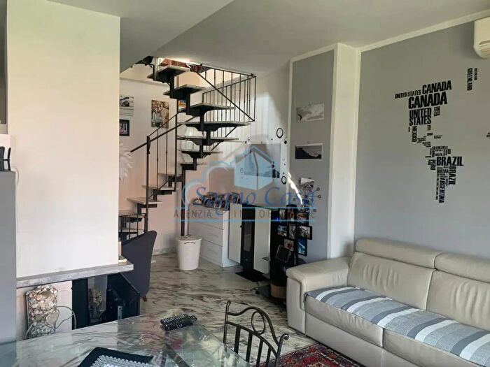 Casa con 10 locali in vendita in Ameglia