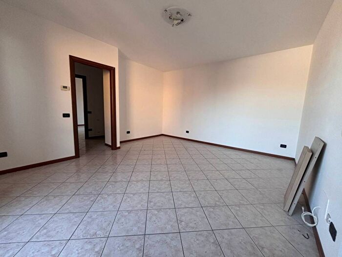 Appartamento trilocale in affitto in Via Fabrizio De Andrè, Torrevecchia Pia