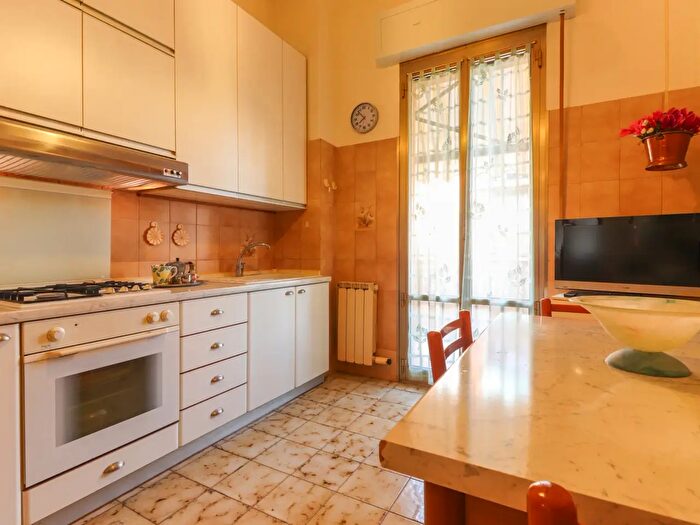 Appartamento quadrilocale in vendita in Via Barbieri, Bologna