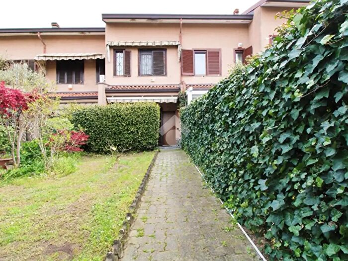 Casa trilocale in vendita in Via Enrico Berlinguer, Zibido San Giacomo