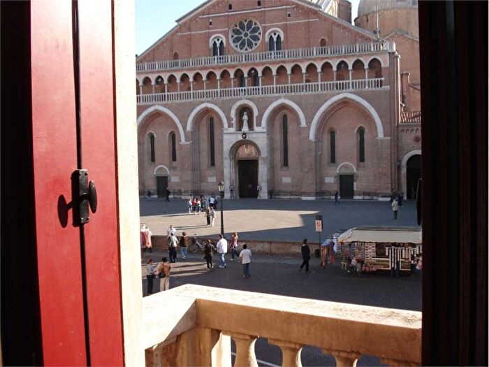 Appartamento con 6 locali in affitto in PIAZZA DEL SANTO, Santo, Padova