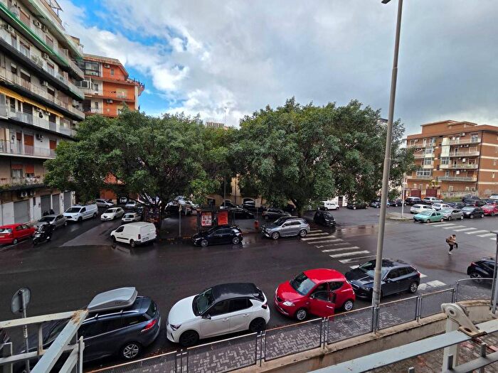 Appartamento trilocale in affitto in Via Calatabiano, Borgo, Catania