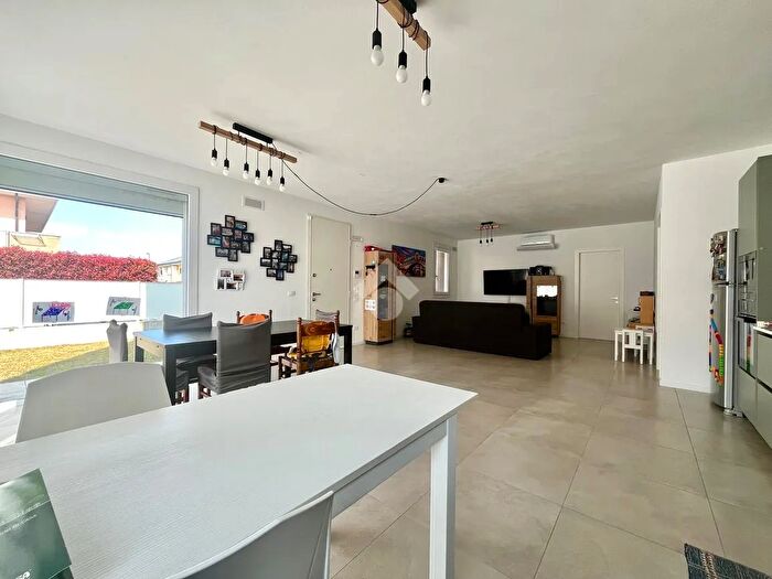 Casa quadrilocale in vendita in Via Santa Teresa di Lisieux, Albignasego