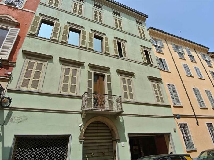 Appartamento trilocale in affitto in Via Petrarca, Centro Storico, Parma