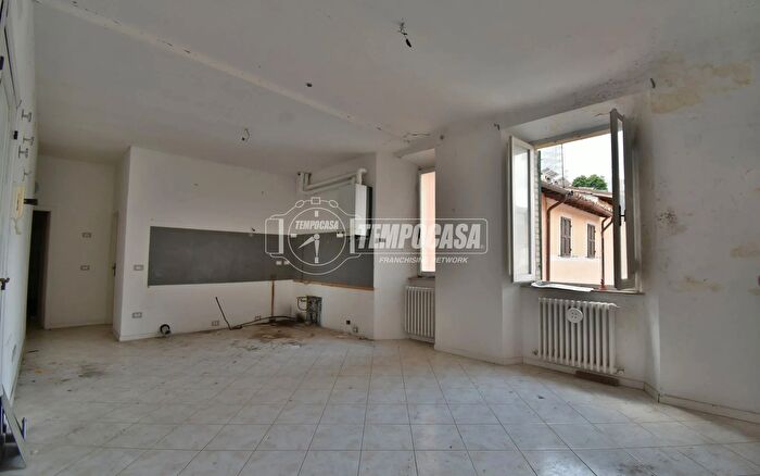 Appartamento quadrilocale in vendita in Via Caldoro, Caldarola