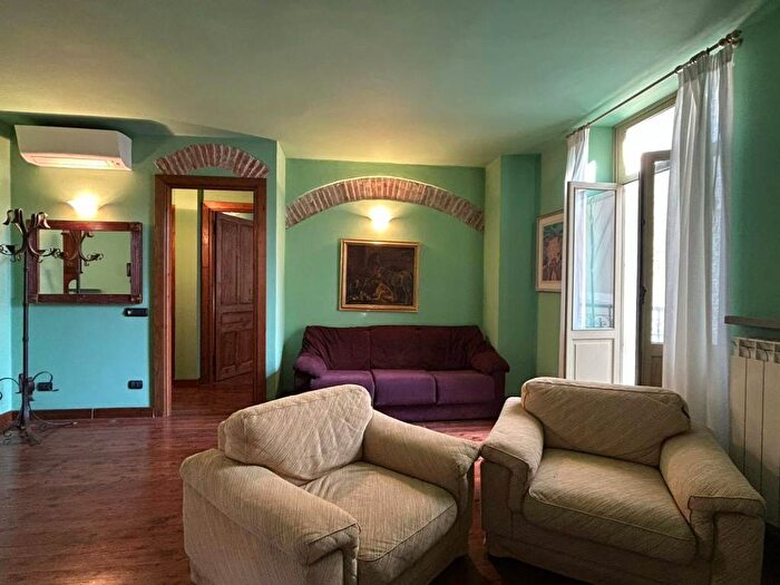 Appartamento con 5 locali in affitto in Piazza SantAmbrogio, Centro, Alassio