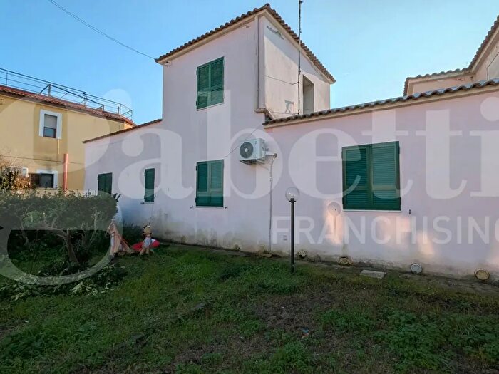 Appartamento con 6 locali in vendita in Via Torre di Cappella, Bacoli