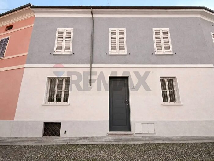 Appartamento quadrilocale in vendita in Via Mauro Macchi, Cremona