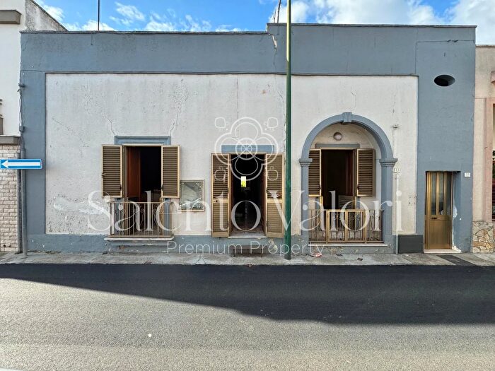 Casa trilocale in vendita in Via Nino Bixio, Collepasso