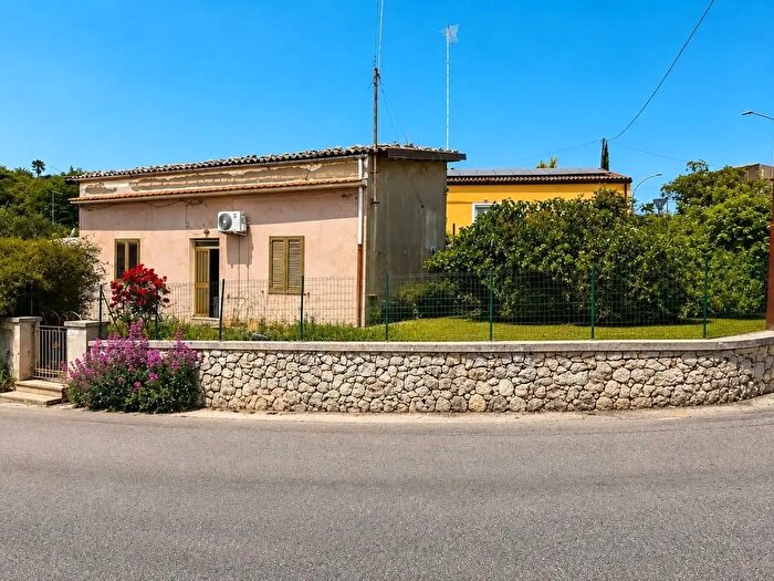 Casa con 5 locali in vendita in Via Primosole, Palazzolo Acreide