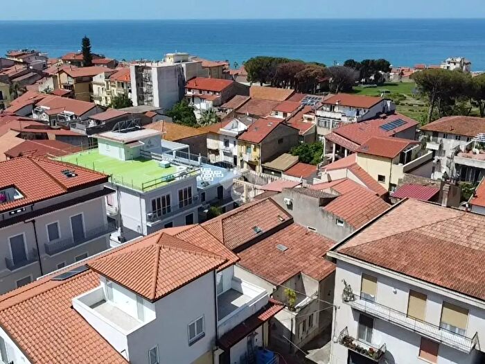Appartamento trilocale in affitto in Via Natale di Luccia, Castellabate