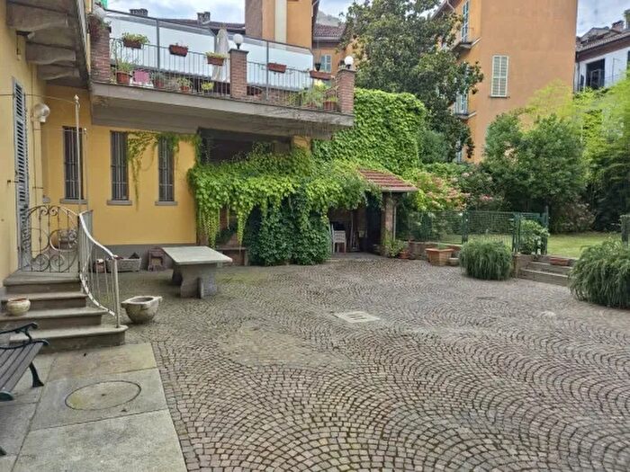 Casa con 6 locali in vendita in Alessandria